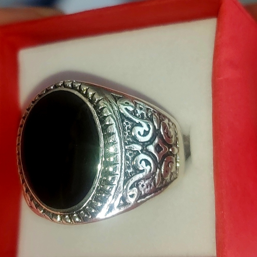 Silver Ornate Ring with Black Stone - Picture 11 of 11